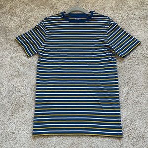 blue, gold, and white t-shirt